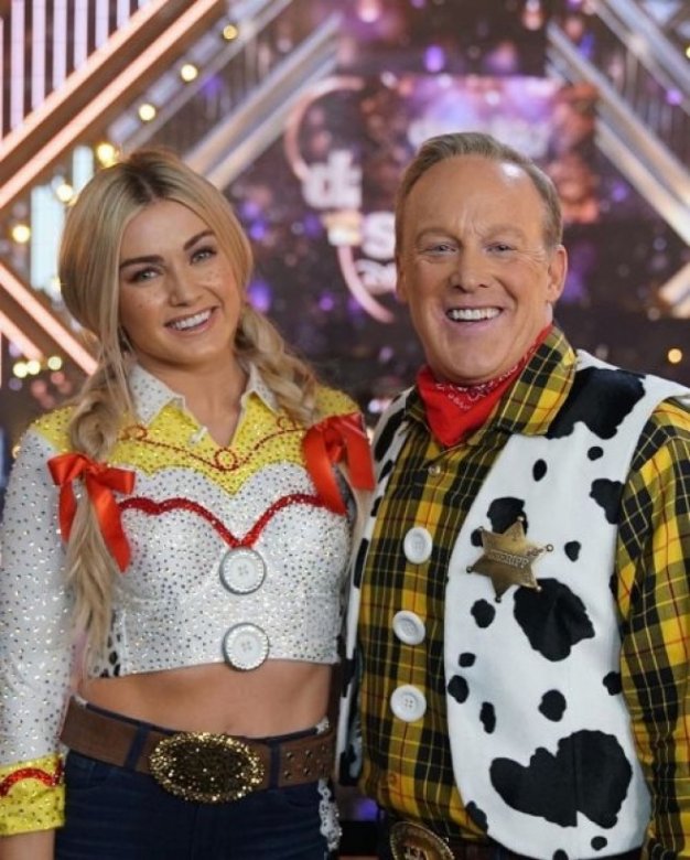 Eks-spiker rəqs müsabiqəsinə qatılıb