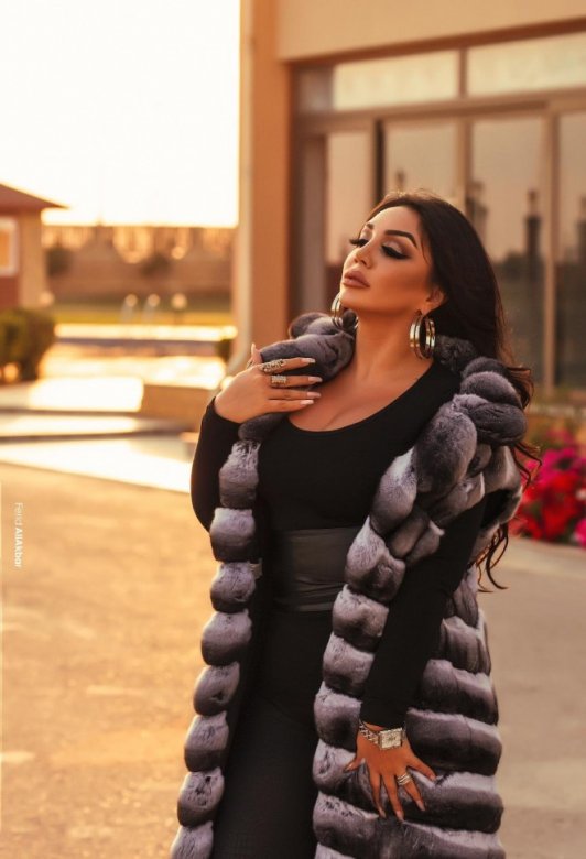 Müğənni yeni fotosessiya etdirib Müğənni yeni fotosessiya etdirib