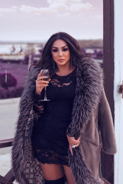 Müğənni yeni fotosessiya etdirib Müğənni yeni fotosessiya etdirib