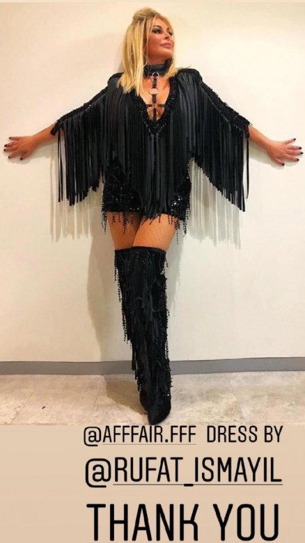 Aygün Kazımovanın liftdə çəkdirdiyi şəkillər marağa səbəb olub