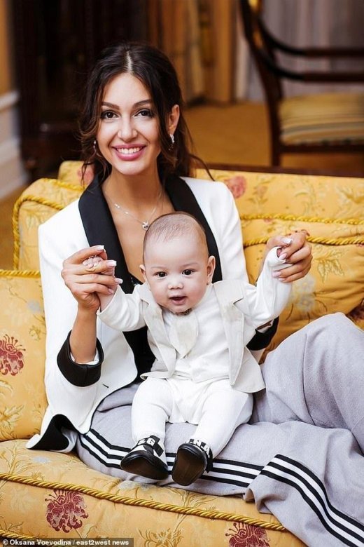 Sultan boşandığı arvadının uşağının özünə bənzəmədiyini deyir