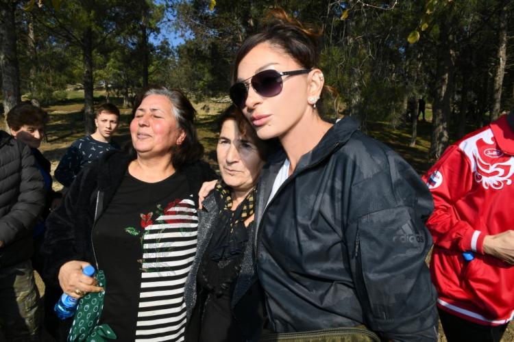 İlham Əliyev və Mehriban Əliyeva ağacəkmə aksiyasında iştirak ediblər İlham Əliyev və Mehriban Əliyeva ağacəkmə aksiyasında iştirak ediblər