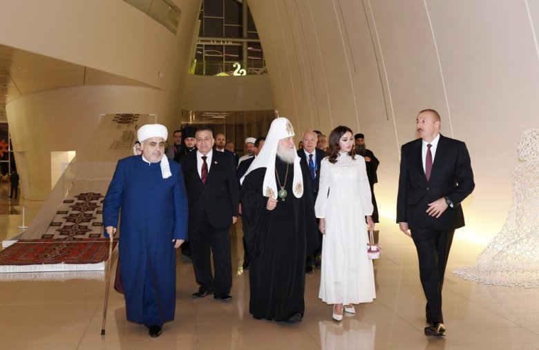 Prezident dünyanın dini liderlərinin şərəfinə ziyafət verdi