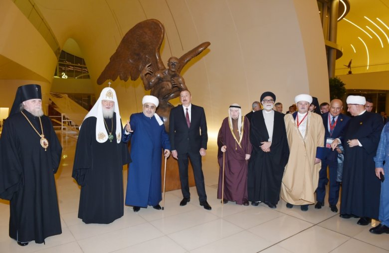 Prezident dünyanın dini liderlərinin şərəfinə ziyafət verdi