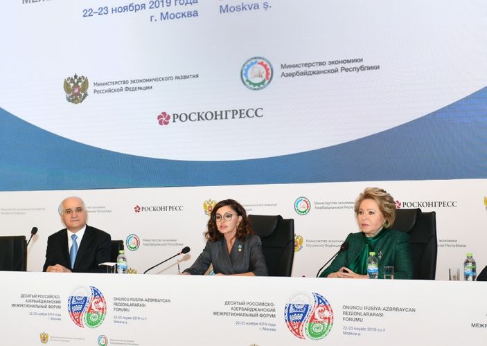 Mehriban Əliyeva Rusiya-Azərbaycan Forumunda çıxış edib