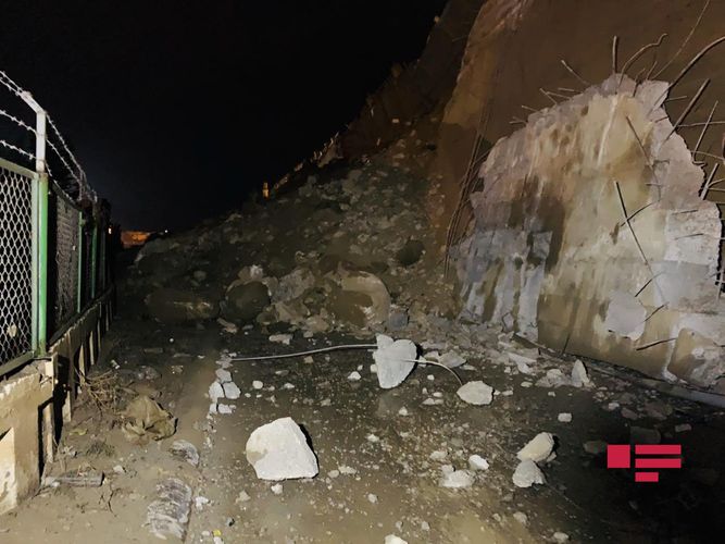 Bakıda yenidən torpaq sürüşməsi olub: zərərlə üzləşənlər var Bakıda yenidən torpaq sürüşməsi olub: zərərlə üzləşənlər var
