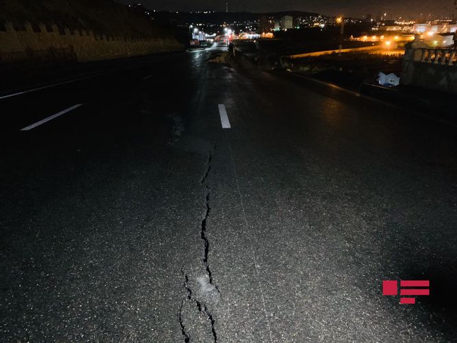 Bakıda yenidən torpaq sürüşməsi olub: zərərlə üzləşənlər var Bakıda yenidən torpaq sürüşməsi olub: zərərlə üzləşənlər var