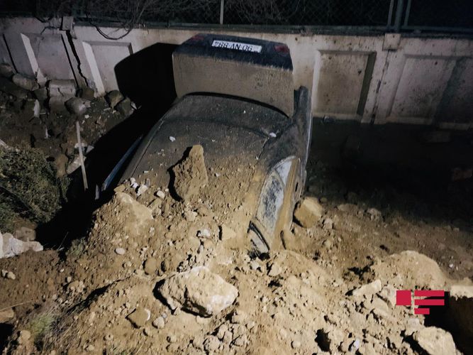 Bakıda yenidən torpaq sürüşməsi olub: zərərlə üzləşənlər var