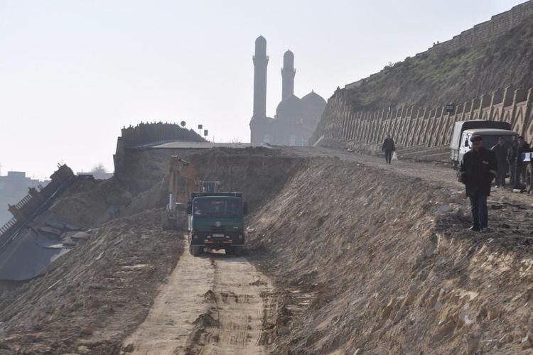 Baş Nazir, nazir və icra başçısı sürüşmə ərazisinə baxış keçiriblər