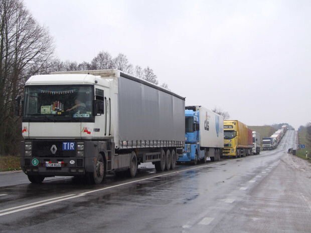Rusiya ölkəyə pomidor və xiyar idxalını qadağan edəcək