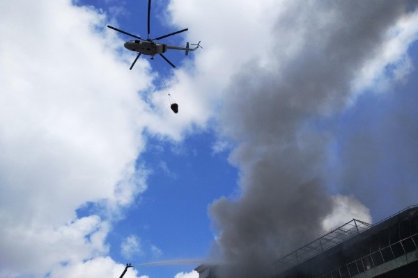 Bakıdakı məşhur ticarət mərkəzindəki güclü yanğın söndürüldü - Video Bakıdakı məşhur ticarət mərkəzindəki güclü yanğın söndürüldü - Video