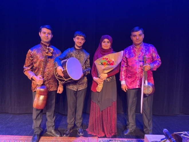 Fərqanə Qasımova Parisdə tamaşaçıları coşdurub