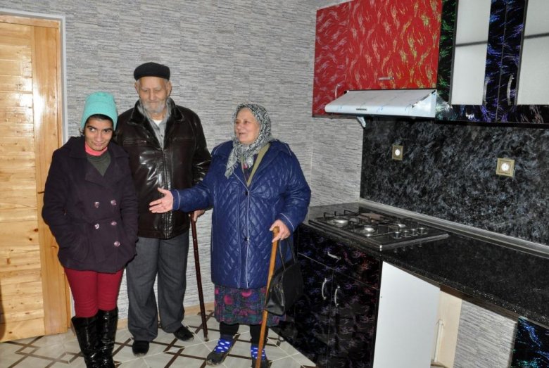 Şəhid ailəsi və müharibə əlillərinə ev verilib