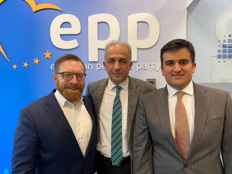 Etibar Məmmədovun oğlu deputat olmaq istəyir?