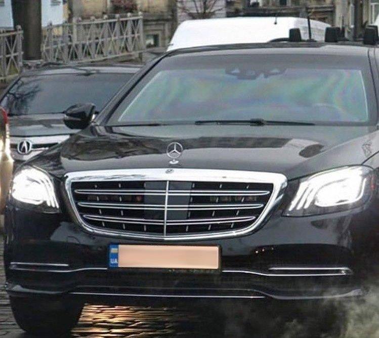 Keçmiş prezident 500 min dollarlıq “Mercedes”də gəzir
