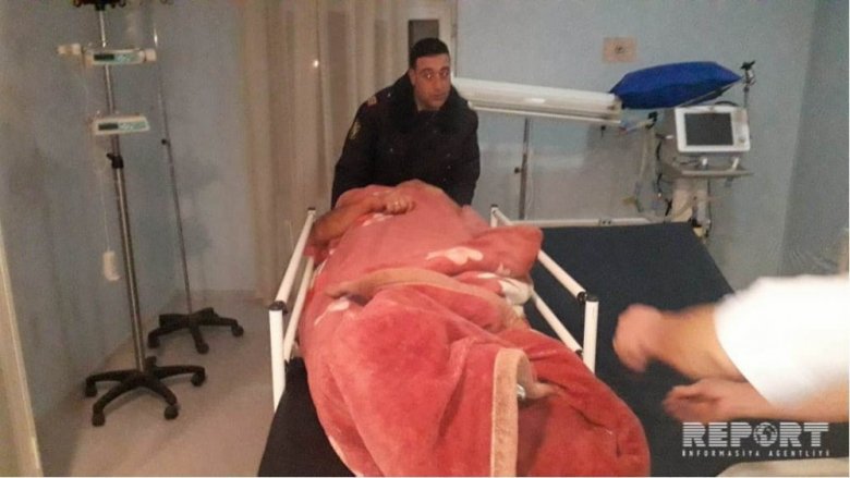 Vəzifəli şəxsin övladları həmkəndlilərini bıçaqlayıb Vəzifəli şəxsin övladları həmkəndlilərini bıçaqlayıb