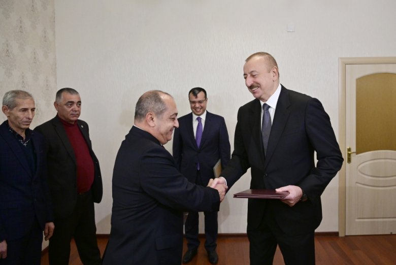 Prezident Qarabağ müharibəsi əlillərinə mənzil və avtomobillər təqdim edib
