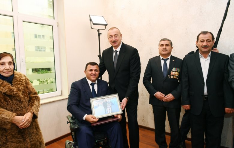 Prezident Qarabağ müharibəsi əlillərinə mənzil və avtomobillər təqdim edib