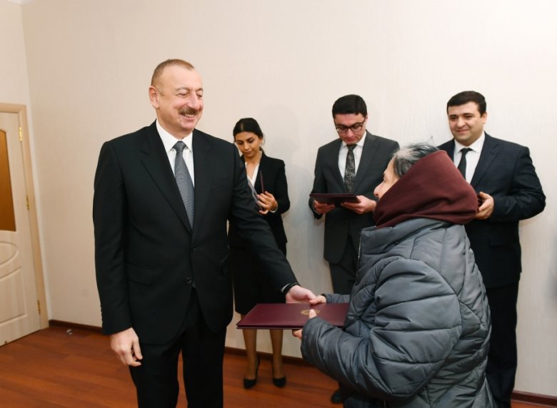 Prezident Qarabağ müharibəsi əlillərinə mənzil və avtomobillər təqdim edib