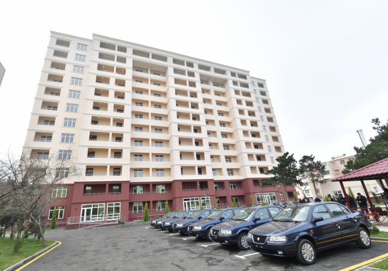 Prezident Qarabağ müharibəsi əlillərinə mənzil və avtomobillər təqdim edib