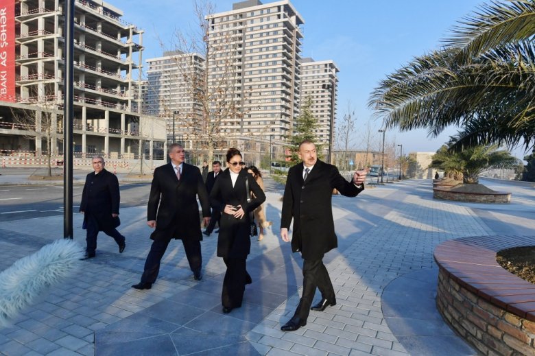 Prezident və xanımı Bakı Ağ Şəhərdə: mərkəzi bulvar küçəsinin açılışı oldu