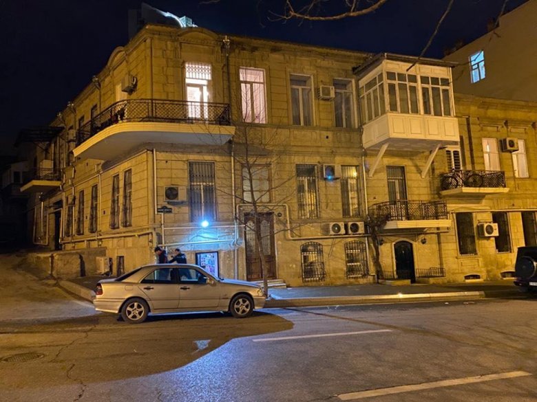 Qonşusundan Səyyad Arana sərt ittiham: "Evi əxlaqsızlıq yuvası kimi naməlum insanlara kirayə verib"