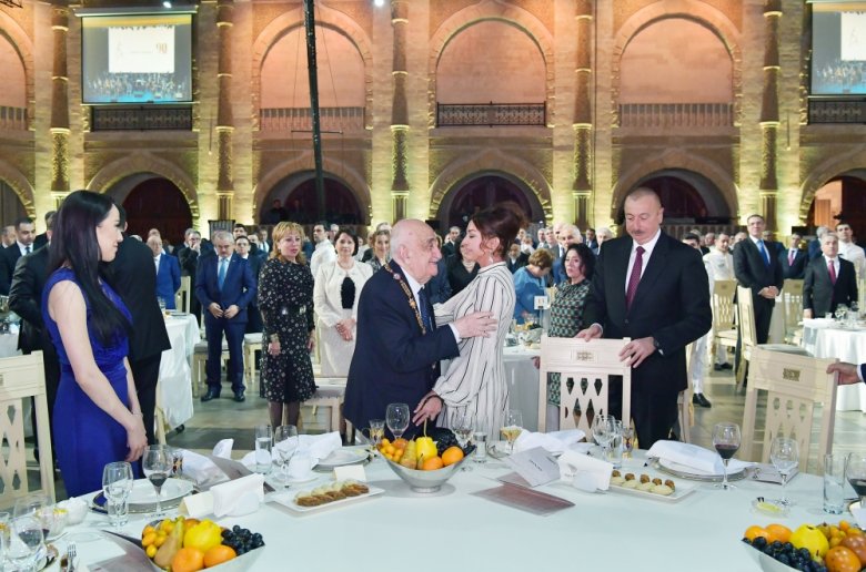 Prezident və birinci xanım  Yusifzadənin yubileyində: “Bir çox şeyləri Xoşbəxt müəllimdən öyrəndim…”