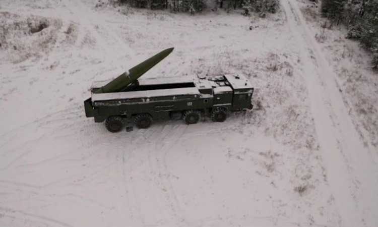 25 minlik ordu hərəkətə gətirildi: raketlər hədəfə tuşlandı