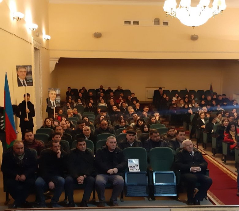 Vüqar Bayramov seçicilərlə ilk görüşünü Sumqayıtda keçirib