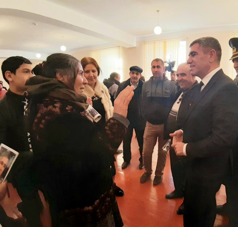 Sabirabadda məskunlaşan köçkünlər Vüqar Bayramovu izdihamla qarşılayıb