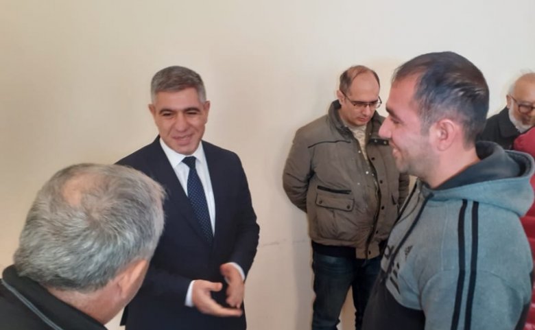 Sabirabadda məskunlaşan köçkünlər Vüqar Bayramovu izdihamla qarşılayıb