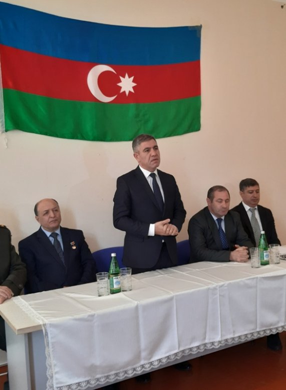 Sabirabadda məskunlaşan köçkünlər Vüqar Bayramovu izdihamla qarşılayıb