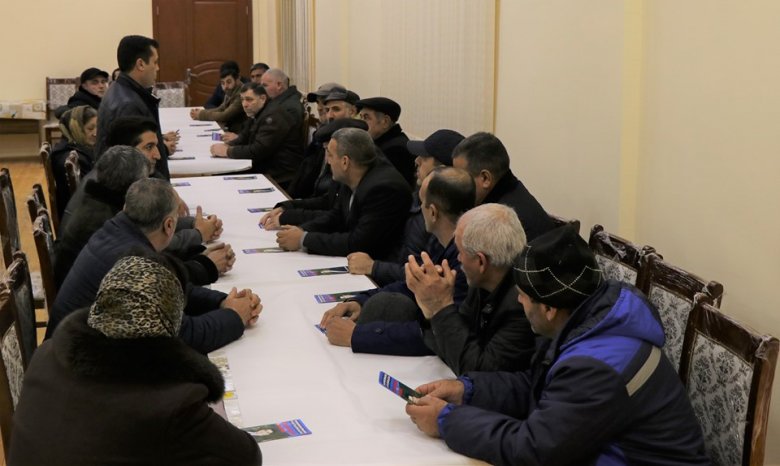 “Sən bizim səsimiz olacaqsan” – Yaşlı seçicidən Zaur Məmmədova dəstək “Sən bizim səsimiz olacaqsan” – Yaşlı seçicidən Zaur Məmmədova dəstək