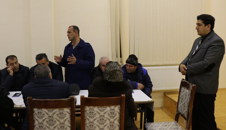 “Sən bizim səsimiz olacaqsan” – Yaşlı seçicidən Zaur Məmmədova dəstək “Sən bizim səsimiz olacaqsan” – Yaşlı seçicidən Zaur Məmmədova dəstək