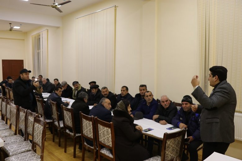 “Sən bizim səsimiz olacaqsan” – Yaşlı seçicidən Zaur Məmmədova dəstək “Sən bizim səsimiz olacaqsan” – Yaşlı seçicidən Zaur Məmmədova dəstək