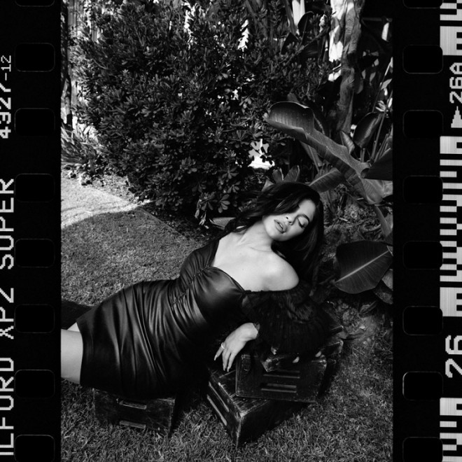 Model bacılar geyim markası üçün fotosessiya etdiriblər Model bacılar geyim markası üçün fotosessiya etdiriblər