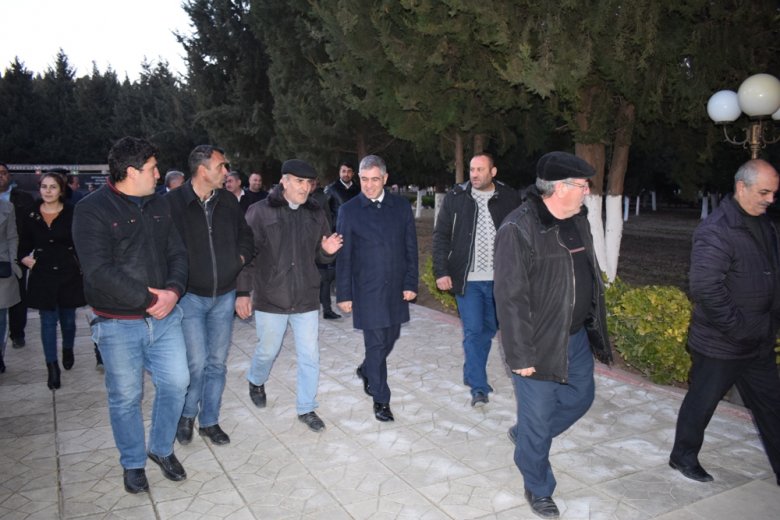 Vüqar Bayramov Horadiz sakinləri ilə görüşüb Vüqar Bayramov Horadiz sakinləri ilə görüşüb