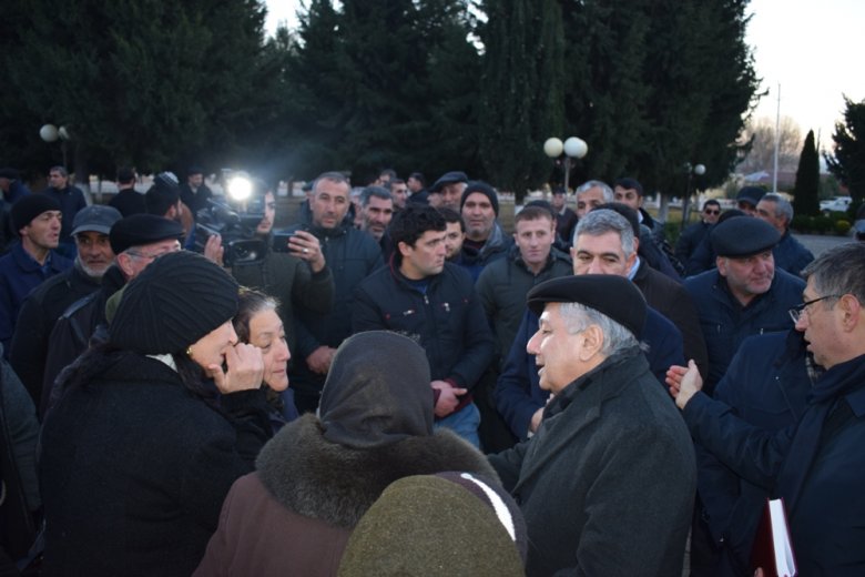 Vüqar Bayramov Horadiz sakinləri ilə görüşüb Vüqar Bayramov Horadiz sakinləri ilə görüşüb