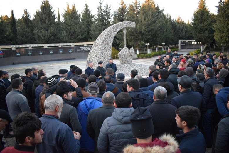 Vüqar Bayramov Horadiz sakinləri ilə görüşüb Vüqar Bayramov Horadiz sakinləri ilə görüşüb