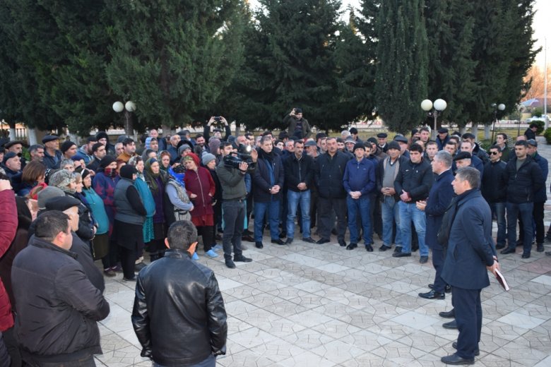 Vüqar Bayramov Horadiz sakinləri ilə görüşüb Vüqar Bayramov Horadiz sakinləri ilə görüşüb