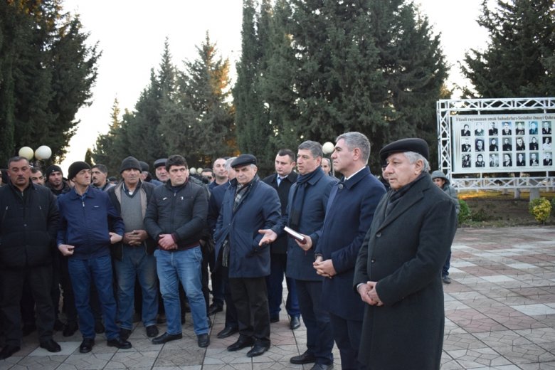 Vüqar Bayramov Horadiz sakinləri ilə görüşüb Vüqar Bayramov Horadiz sakinləri ilə görüşüb