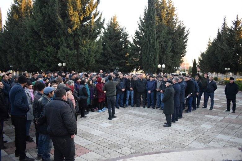 Vüqar Bayramov Horadiz sakinləri ilə görüşüb Vüqar Bayramov Horadiz sakinləri ilə görüşüb