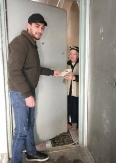 Taleh Əliyevin qapı-qapı görüşləri davam edir Taleh Əliyevin qapı-qapı görüşləri davam edir