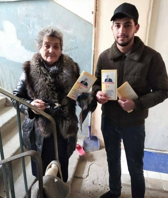 Taleh Əliyevin qapı-qapı görüşləri davam edir Taleh Əliyevin qapı-qapı görüşləri davam edir