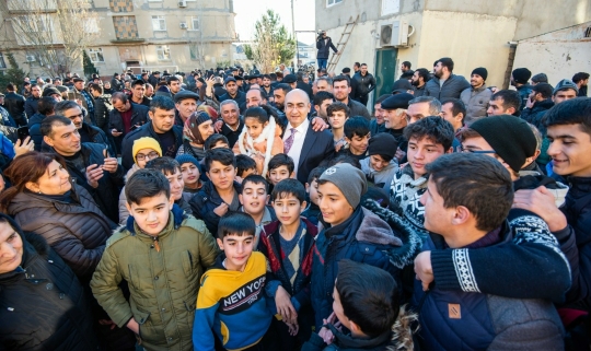 İqbal Ağazadənin görüşündə yenə izdiham yaşandı