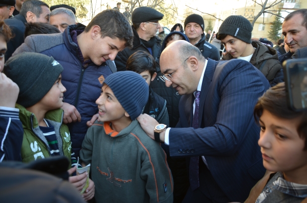 İqbal Ağazadənin görüşündə yenə izdiham yaşandı
