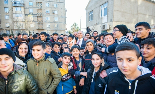 İqbal Ağazadənin görüşündə yenə izdiham yaşandı