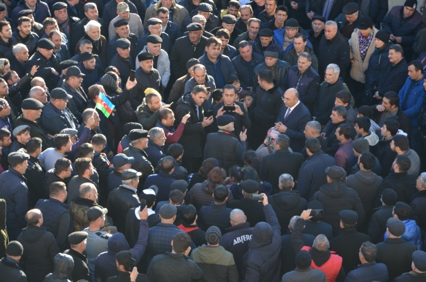İqbal Ağazadənin görüşündə yenə izdiham yaşandı