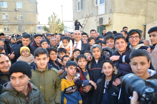 İqbal Ağazadənin görüşündə yenə izdiham yaşandı