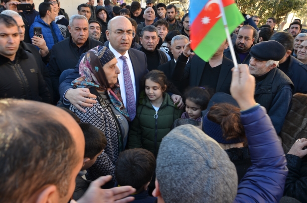 İqbal Ağazadənin görüşündə yenə izdiham yaşandı